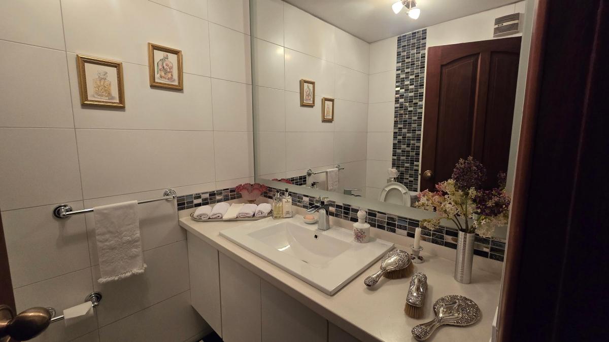 Exclusivo Departamento de Lujo Totalmente Remodelado con Espectacular Vista Panorámica a La Ciudad | — imagen 6