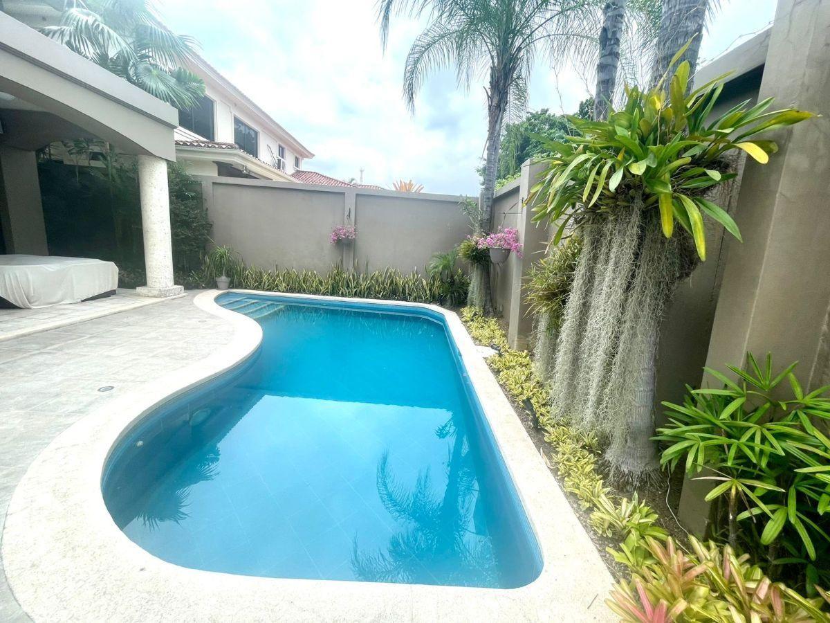 Samborondón Km 2 Urbanización Laguna Dorada Casa en Venta, Guayas — imagen 9