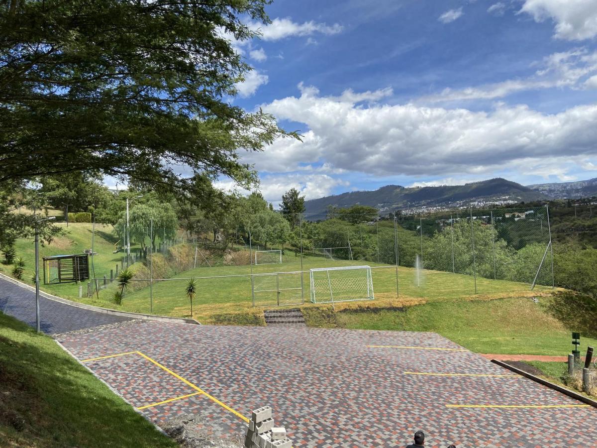 Terrenos de 1087 m² en Venta Urbanización La Quinta, Cumbayá — imagen 2