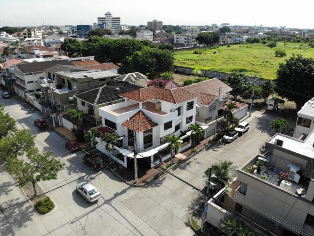 Terreno a La Venta en La Av Miguel H Alcivar - Kenendy Norte. Guayas — imagen 4