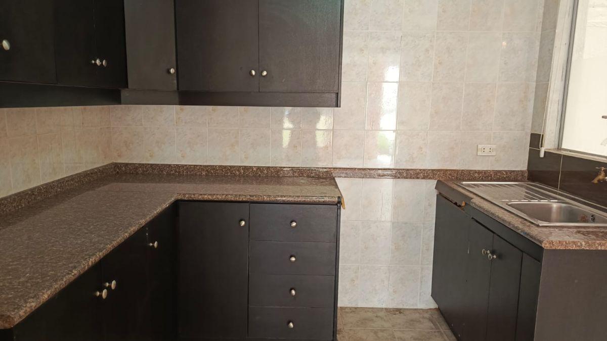 Venta Casa en La Mitad del Mundo 3 Dorm. — imagen 2