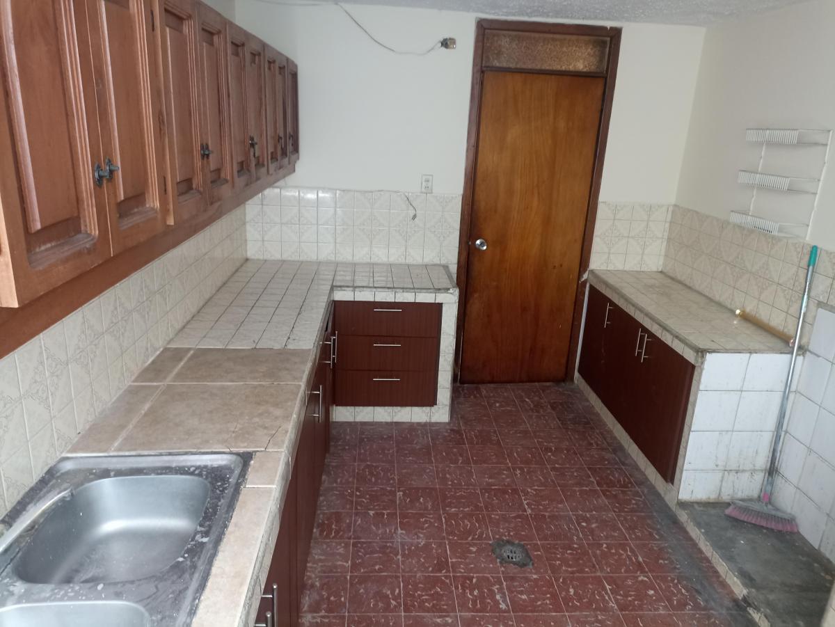 En Venta Amplia Casa, 2 Dptos, 1 Local (Garaje). Barrio México, Chimbacalle. Provincia de Pichincha — imagen 9