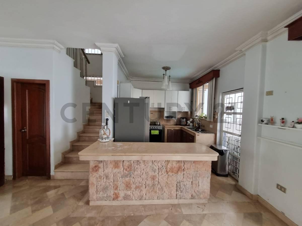 Casa en Venta de 3 Plantas con Piscina, 5 Cuartos, 4baños, 2 Medio Baño. Luisn. Guayas — imagen 10
