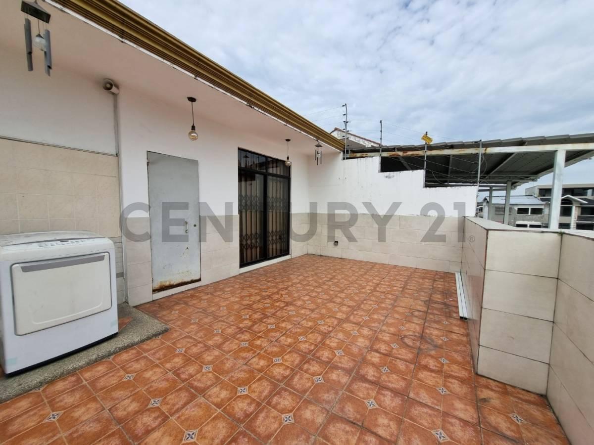 Casa en Venta de 3 Plantas con Piscina, 5 Cuartos, 4baños, 2 Medio Baño. Luisn. Guayas — imagen 7