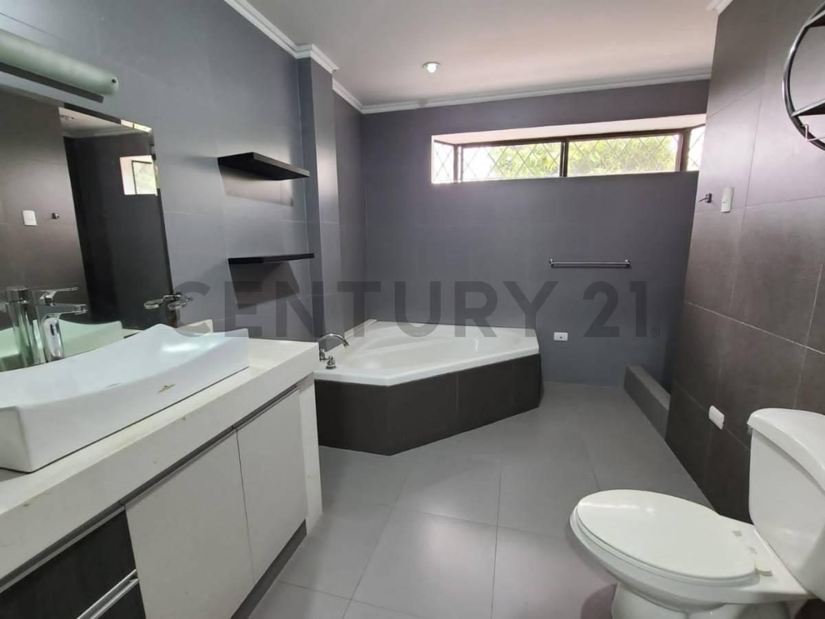 Venta Casa Residencial en Kennedy Norte, Guayas — imagen 2