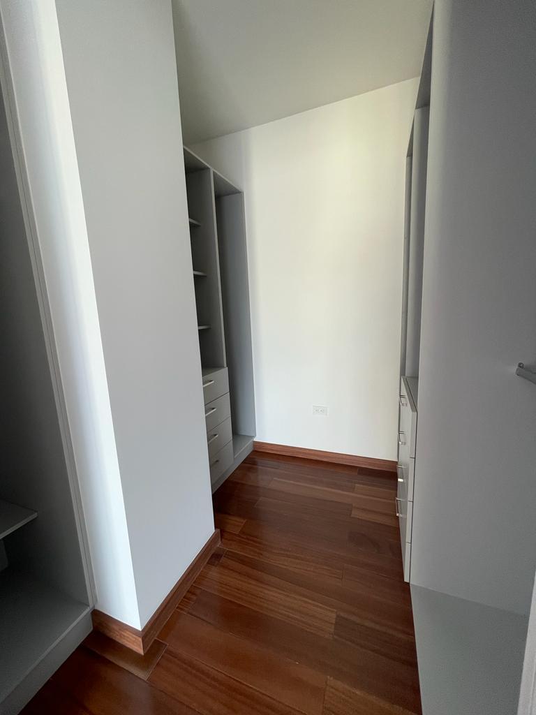 Vendo Departamento Dos Dorm. Sector Gonzalez Suarez — imagen 5