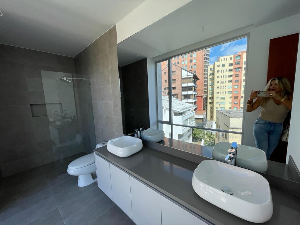 Vendo Departamento Dos Dorm. Sector Gonzalez Suarez — imagen 4
