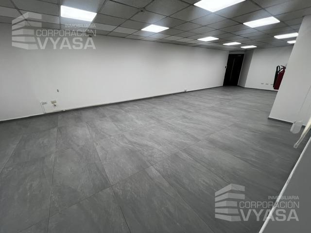 Carolina - Amazonas y Rumipamba, Oficina de Venta 70 m² — imagen 2