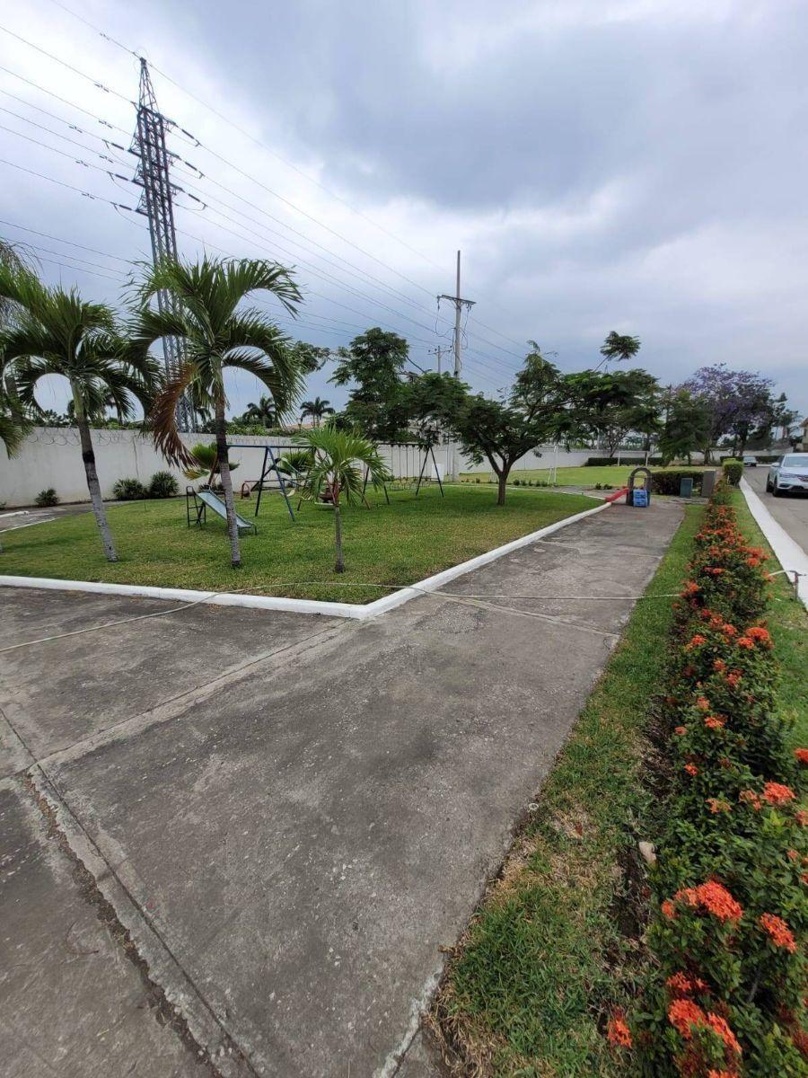 Terreno Residencial en Venta. Urb. La Castellana - Samborondon - Mae. Recalde, Guayas — imagen 3