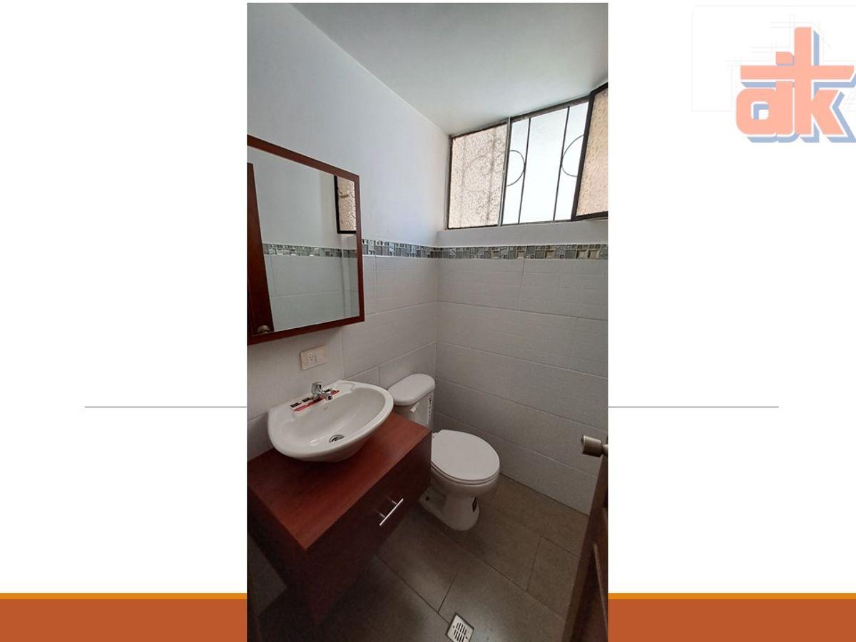 Casa Renovada en Cumbayá | 350 m² | Urb. Privada | — imagen 2