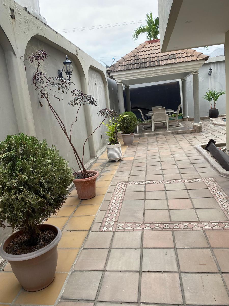 Venta de Amplia Casa Rentera en Km. 1 Vía Samborondon, Guayas — imagen 2