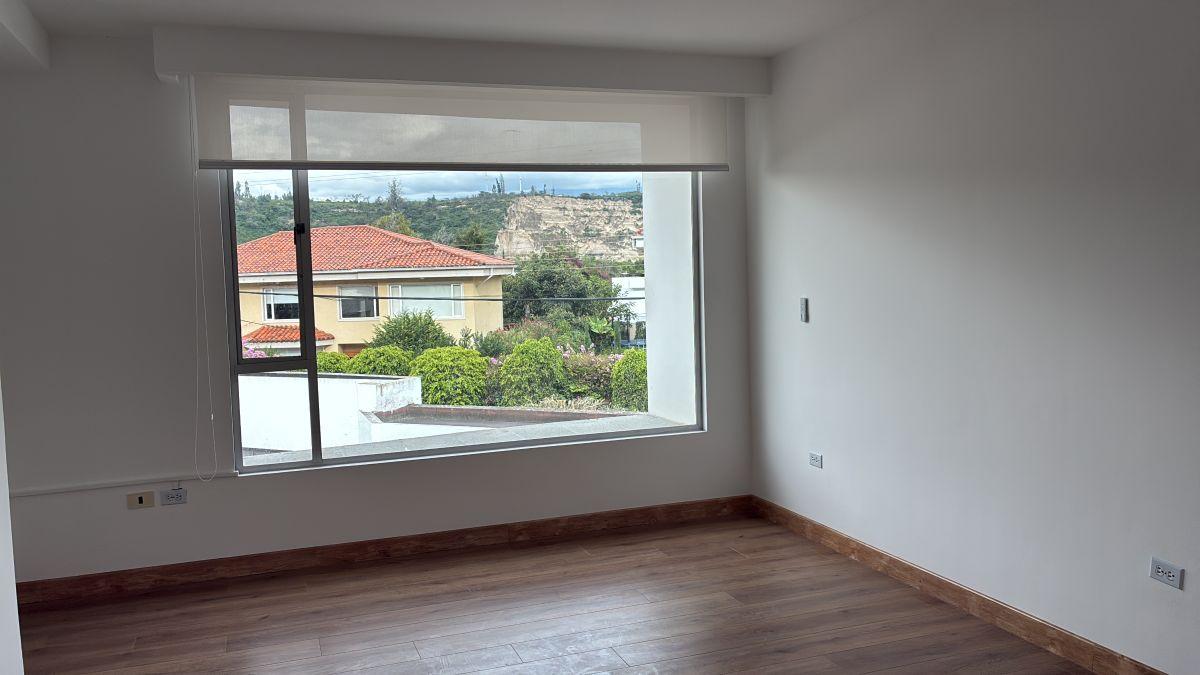Vendo Linda Casa en Urbanización de Primera, Pillagua. Cumbaya. Quito. Ec. Provincia de Pichincha — imagen 3