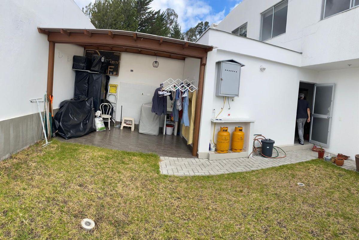 Vendo Casa de 125 m en Conjunto en Puembo — imagen 2