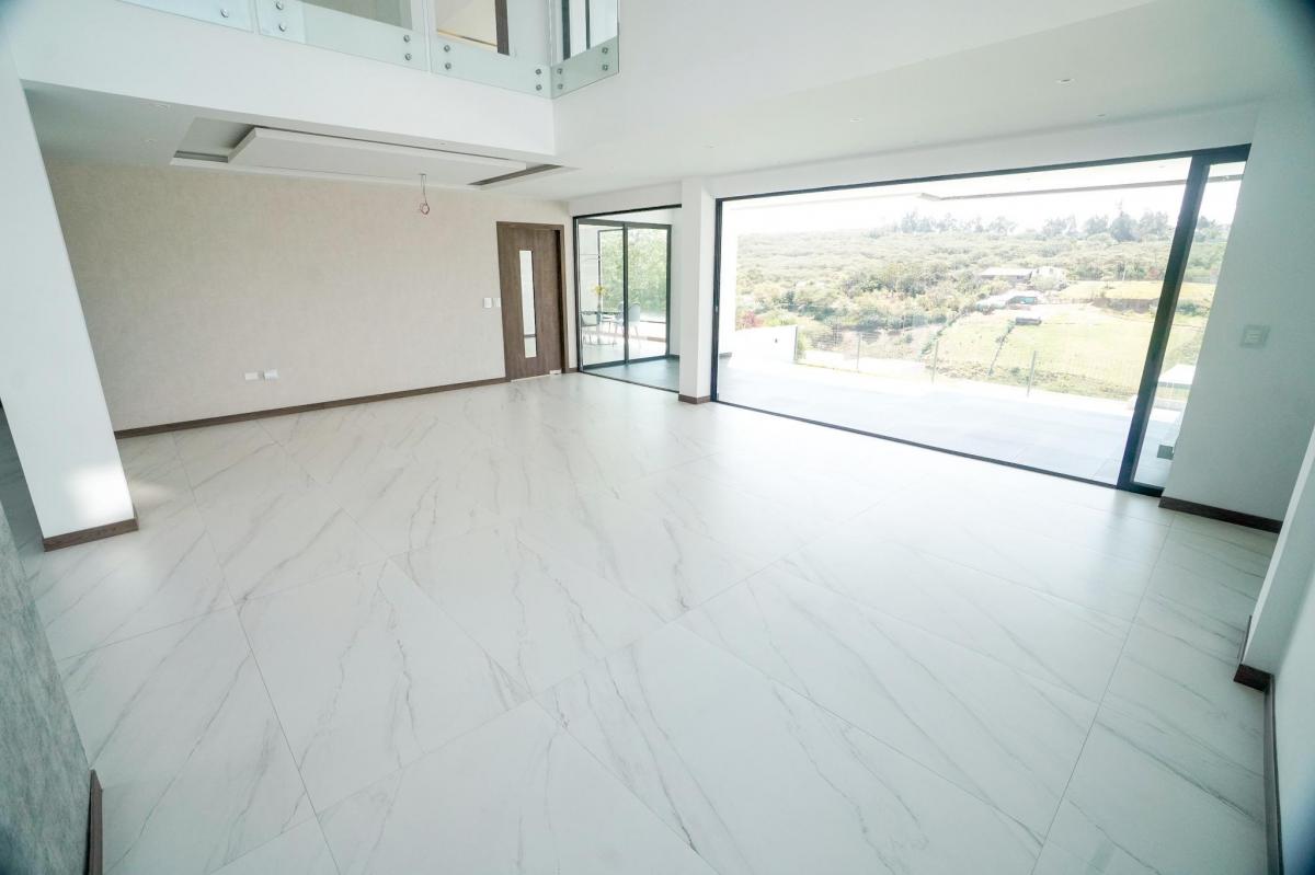 Venta Casa Urbanización Sector Viña Alta en Tumbaco 994 m² — imagen 2