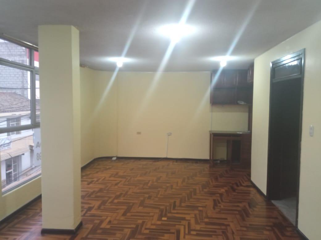 Edificio en Venta Frente a Centros Médicos en Latacunga, Cotopaxi — imagen 8