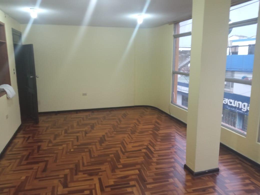 Edificio en Venta Frente a Centros Médicos en Latacunga, Cotopaxi — imagen 7