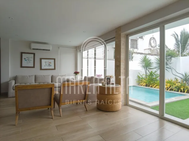 Foto de Casa con Piscina a Pasos del Mar en Salinas