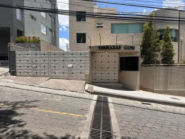 Foto de Departamento Amplio de Venta en Quito