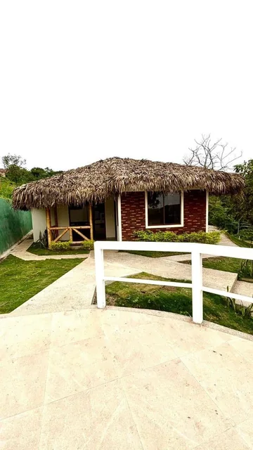 Foto de Inversión en Olón: Se Vende Casa en La Montaña con Vista Al Mar y Al Bosque