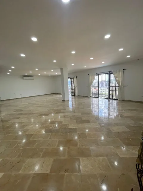 Foto de 6836. Urb. La Cumbre - Ceibos, Alquilo o Vendo Departamento 3 Dorm $1600/$280.000, Guayas