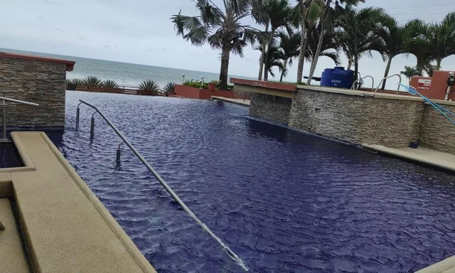 Foto de Venta Departamento Tonsupa Frente a La Playa