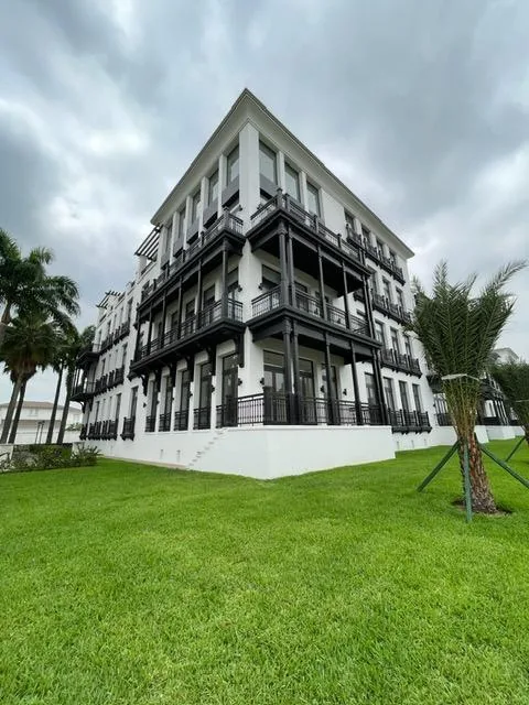 Foto de Plaza Lagos. Torre Harbor Planta Baja Vendo Departamento 356 m² Vista Al Lago, Guayas
