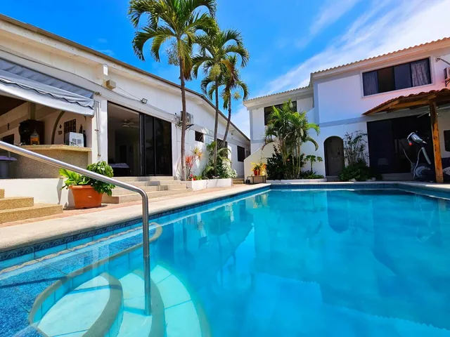 Foto de Vendo Hermosa Casa Esquinera Muy Amplia con Piscina y Suites en Chipipe