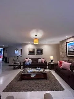 Foto de Departamento de 3 Habitaciones en Venta, Azuay