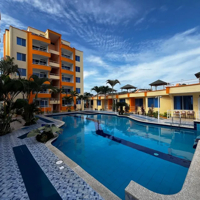 Foto de Casa en Venta en Conjunto, Tonsupa, Playa Almendro, Amoblada con Piscina, Diseñado Para 8 Personas