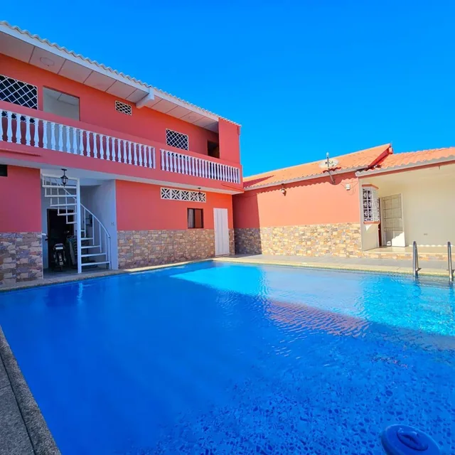 Foto de Vendo Espectacular Casa Muy Amplia con Suites y Piscina en Puerta del Sol 1