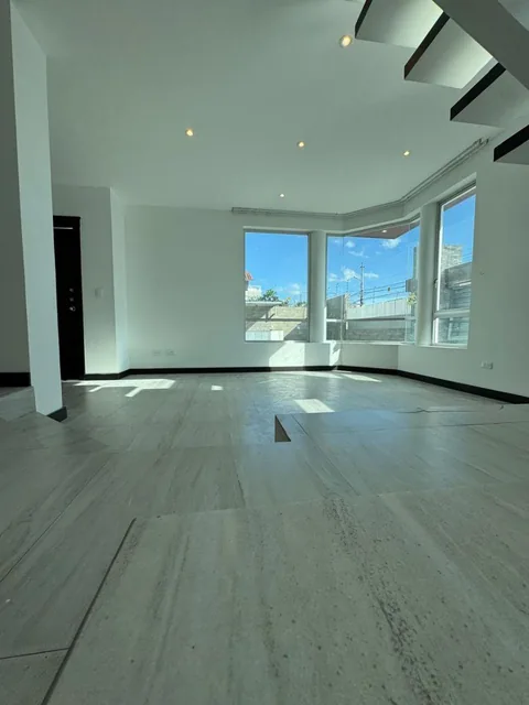 Foto de Espectacular Casa Moderna con 3 Master y Terraza en Urb La Quinta, Ibarra, Cerca de Plaza Shopping, Imbabura