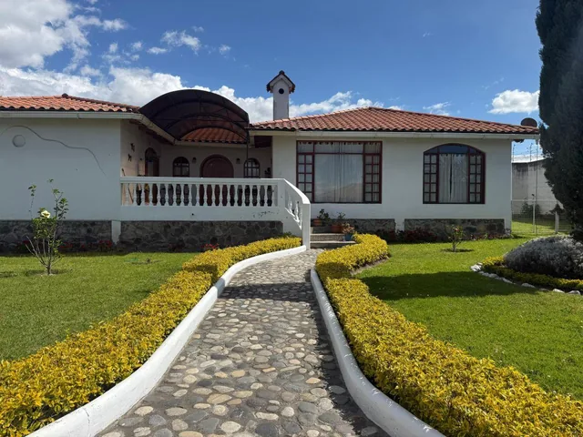 Foto de Casa, Estilo Campestre de Venta en Cotacachi, Imbabura