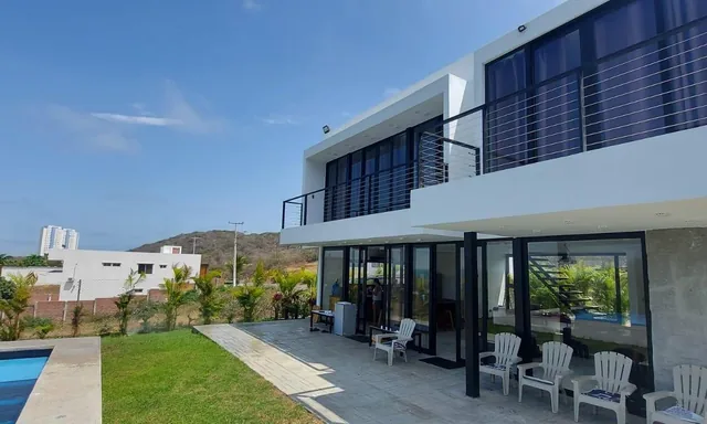 Foto de Casa con Piscina en Venta, Playas Villamil, Guayas