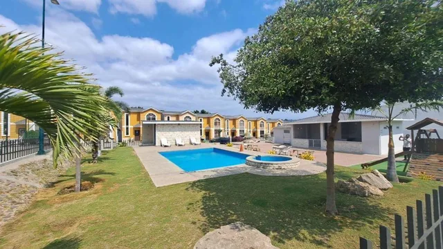 Foto de Terreno de Venta Dentro de Urbanización en Manta, Manabí