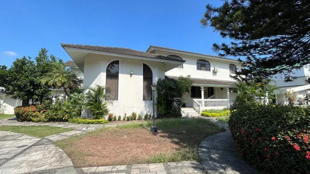 Foto de Casa en Venta Los Ceibos, Av Principal, Guayas