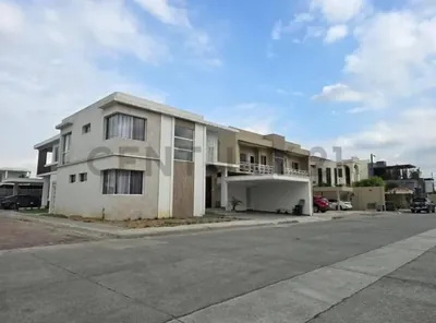 Foto de Casa a Estrenar en La Urbanización Condado de Vicolinci, Guayas