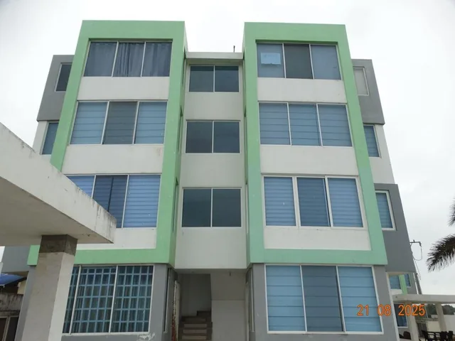 Foto de Departamento Frente Al Mar en Venta en Crucita, Manabí