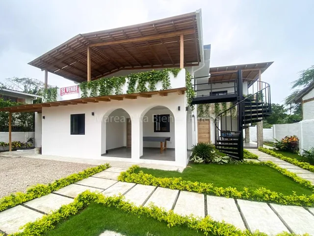 Foto de Casa Remodelada con 4 Departamentos por Estrenar a 1 Cuadra de La Playa de Olón