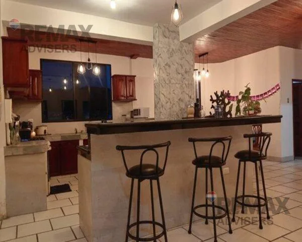 Foto de En Venta Departamento Amplio con Parqueo y Terraza (Urdesa Central), Guayas