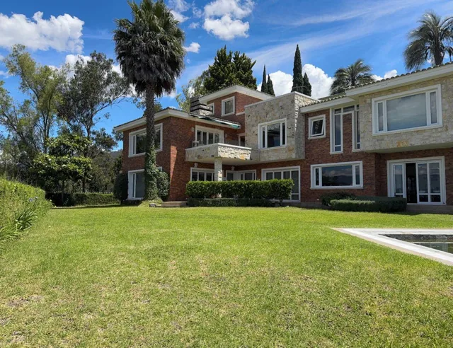 Foto de Casa con 1603 m² y 6 Habitaciones en Venta en Urbanización Sector Miravalle