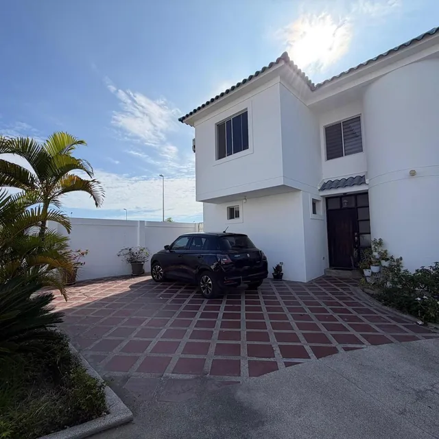 Foto de Casa en Venta en Urbanizacion Punta Barandua con Playa Privada, Santa Elena