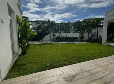 Foto de Plaza Lagos Villa Moderna 4 Dorm. Amplia Sala y Jardin, Guayas