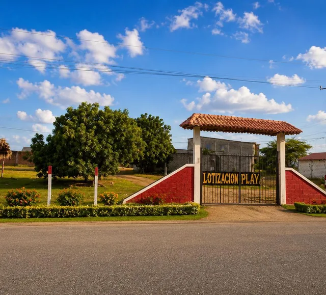 Foto de Terreno de 240 m² en Venta en Centro de Playas Playasol, Guayas