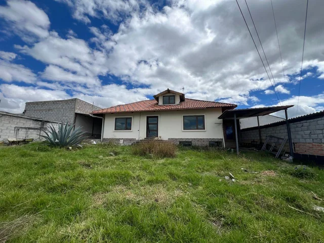 Foto de Casa con Terreno en Ricaurte, Barrio El Cisne, Azuay