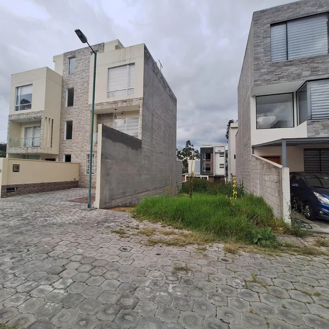 Foto de Terreno de 90 m² en Venta en Carcelén con Bbq y Cerramiento