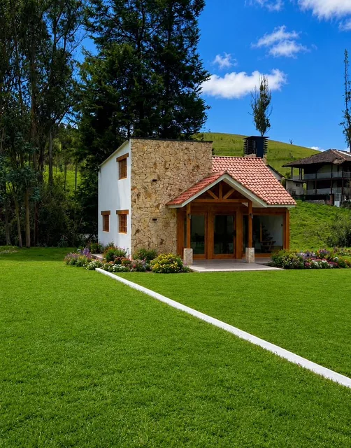 Foto de Casa Nueva Estilo Rústico en Tutupali, Azuay
