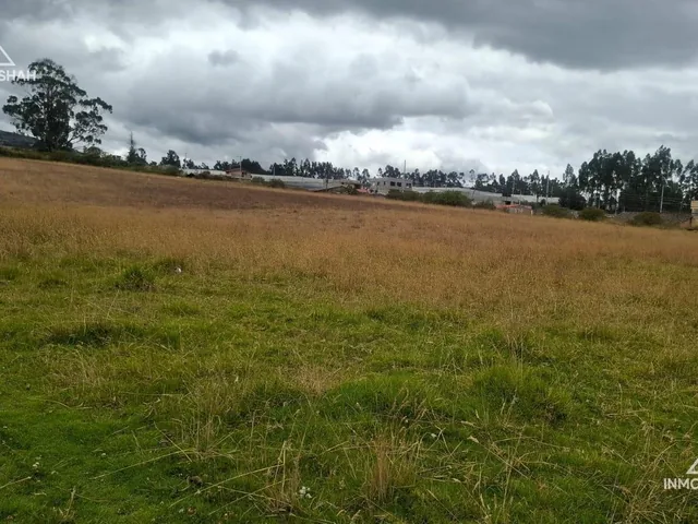 Foto de Terreno de Oportunidad de 8.000 m² en El Centro de Tabacundo | Ideal Para Inversión