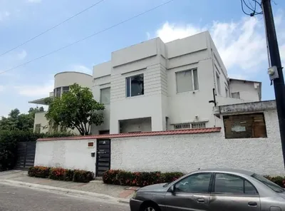 Foto de En Venta Edificio Comercial + Oficinas, Galpón + 1 Departamento - Centenario - Mae. Recalde, Guayas