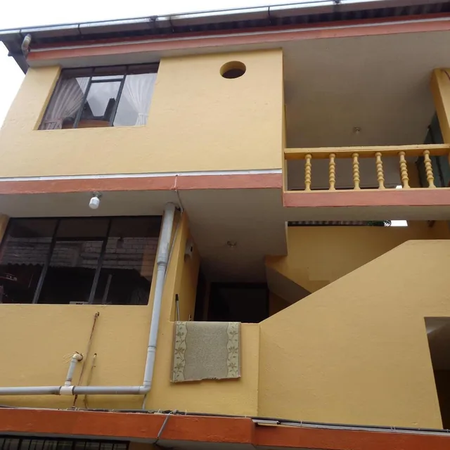 Foto de Casa con Varios Departamentos de Venta Sector Ferroviaria Media