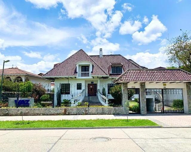 Foto de Hermosa Casa en Venta, Av Solano, Azuay